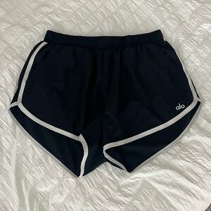 Alo yoga ivy league dolphin shorts size small